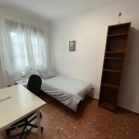 Piso Grande De 120 M2, A 15' De La Playa En Coche *