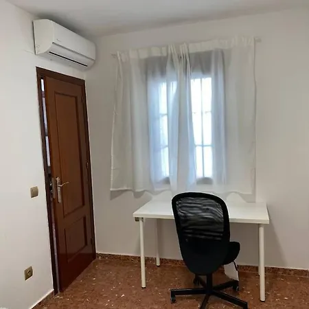 Piso Grande De 120 M2, A 15' De La Playa En Coche *