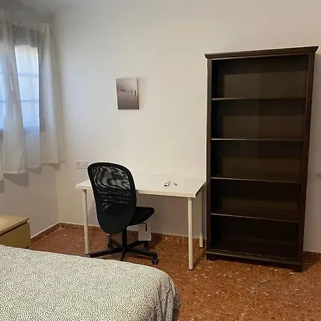 Piso Grande De 120 M2, A 15' De La Playa En Coche *