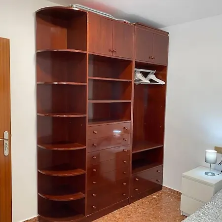 Piso Grande De 120 M2, A 15' De La Playa En Coche