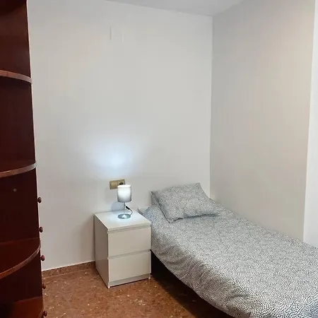 公寓 Piso Grande De 120 M2, A 15' De La Playa En Coche